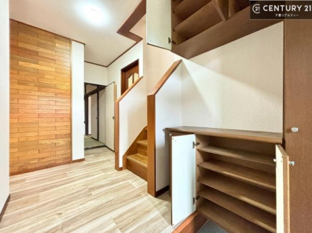 ���� �V���[�Y�{�b�N�X�t���Ȃ̂ŁA���ւ��Еt�����|�������₷���ł��I
�X�b�L���������ւŌ˂��J�����u�ԁA�������̂���S�n������Ԃ��o�}���Ă���܂��B