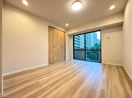 �Q�� �o���R�j�[�ɖʂ��Ă���m���ł��B���邭�����肪����A���C����������ł��܂��I���N���āA�O�ɏo�Ĕw�L�т����[�ċz�����ǂ������}������邱�Ƃ��ł��܂��B