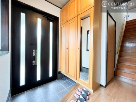 ���� �V���[�Y�{�b�N�X�t���B���ւ��Еt�����|�������₷���ł��I
�X�b�L���������ւŌ˂��J�����u�ԁA�������̂���S�n������Ԃ��o�}���Ă���܂��B