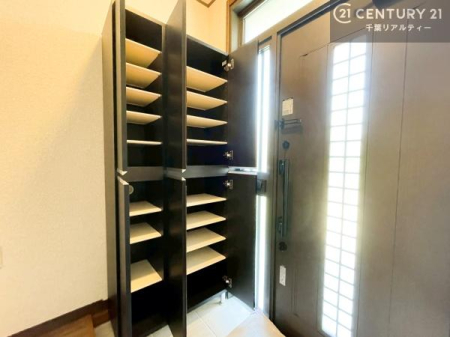 ���� ���֎��[���[�����Ă���̂ŁA���֎��肪�X�b�L���Еt�����q���ɌC�̒u����ɍ���܂���I