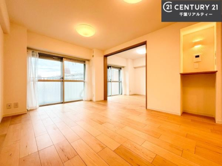���r���O �S�n�ǂ����r���O�͉Ƒ������R�ƏW�܂�܂��B�Ƒ��c�R�̎��Ԃ����������ł��B���Ƒ��ƁA����w�[���������Ԃ��߂��������ł��ˁB