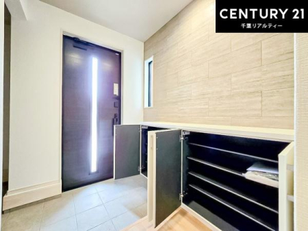 ���� �V���[�Y�{�b�N�X�t���Ȃ̂ŁA���ւ��Еt�����|�������₷���ł��I
�X�b�L���������ւŌ˂��J�����u�ԁA�������̂���S�n������Ԃ��o�}���Ă���܂��B