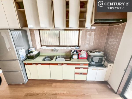 �L�b�`�� ��Ƃ肠�钲���X�y�[�X�ō�Ƃ����₷�����K�ȃL�b�`���ł��I
���q�l�ƈꏏ�ɂ��َq������y���߂�L�X�X�y�[�X�ł��B�y�����������ԂɂȂ肻���ł��ˁI