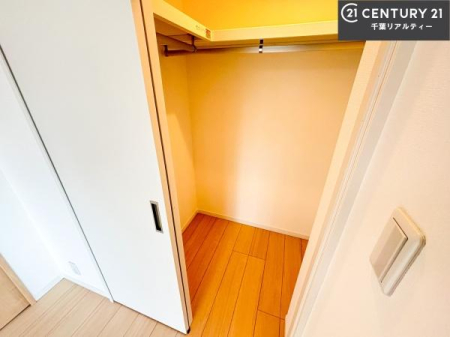 ���[ �E�H�[�N�C���N���[�[�b�g�t���ł��B��������̂��m���Ȃǂ����[���Ă��������ł��ˁI���ɂ���@�������ȂǋG�ߕ��̑傫�ȉƓd�����[�ł��܂��I
