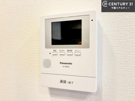 ���̑����� TV���j�^�[�t���C���^�[�z��������A�K��҂��f���Ŋm�F���Ă���Ή��ł��邽�߁A�h�Ɩʂ����S�ł��B���q�l�̂�����Ԏ��ɂ��S�����A���Ƒ��̈��S�E���S�ȕ�炵���T�|�[�g���܂��B