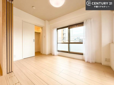 �m�� �o���R�j�[�ɖʂ��Ă���m���ł��B���邭�����肪����A���C����������ł��܂��I���N���āA�O�ɏo�Ĕw�L�т����[�ċz�����ǂ������}������邱�Ƃ��ł��܂��B