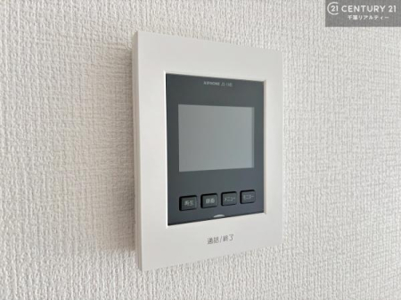 �����\�z�}(����) TV���j�^�[�t�C���^�[�t�H���������B���K�҂̊���m�F���Ă���Ή��ł��邽�߁A�h�Ɩʂɂ��z�����ꂽ���S�̐ݔ��ł��B�i���d�l�j