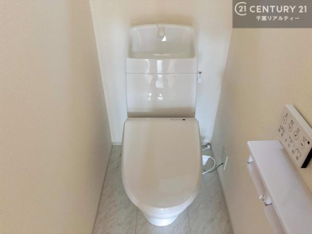 �g�C�� �������֍��ɂ��A�~��͕֍����g�����ł���̂ŗ₽���֍��ɍ��炸�ɍςފ������d�l�ł��I�V���v���ȃJ���[����Ƃ��Ă���̂ŁA������ꂪ���₷���ł��B