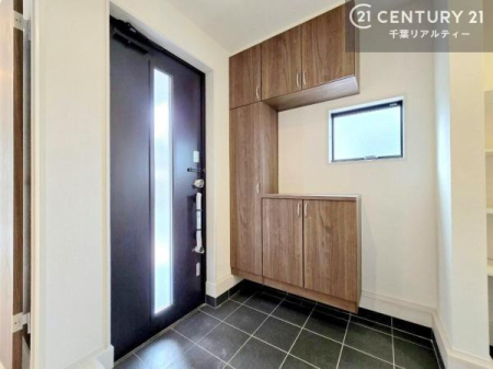 ���� �V���[�Y�{�b�N�X�t���Ȃ̂ŁA���ւ��Еt�����|�������₷���ł��I
�X�b�L���������ւŌ˂��J�����u�ԁA�������̂���S�n������Ԃ��o�}���Ă���܂��B