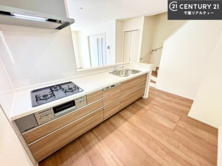 �L�b�`�� ��Ƃ肠�钲���X�y�[�X�ō�Ƃ����₷�����K�ȃL�b�`���ł��I
���q�l�ƈꏏ�ɂ��َq������y���߂�L�X�X�y�[�X�ł��B�y�����������ԂɂȂ肻���ł��ˁI