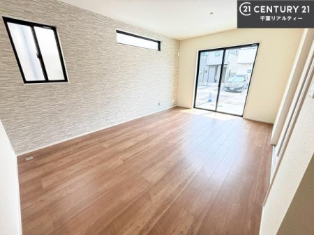 ���r���O �傫�ȑ����炽���Ղ�̗z���������閾�邢���r���O�B�J�����̂��郊�r���O�ŉƑ��c���̂��났�̎��Ԃ��߂����܂��I