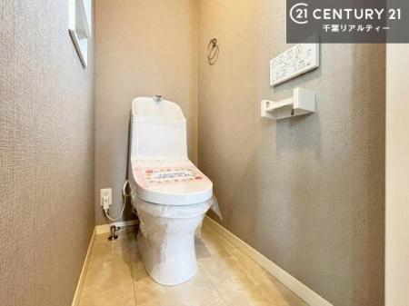 �g�C�� �����݂̂��邨�����ȃg�C����ԁB�V���v���Ȓ��ɂ��f�U�C�������������闎�����������͋C�ł��B