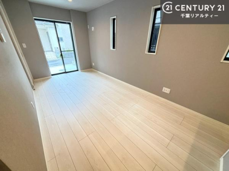 ���r���O �D�����z���܂肪���r���O����ł���ċ��S�n�̗ǂ���Ԃ����o���Ă���܂��I
���났�̎��Ԃ��߂����܂��I