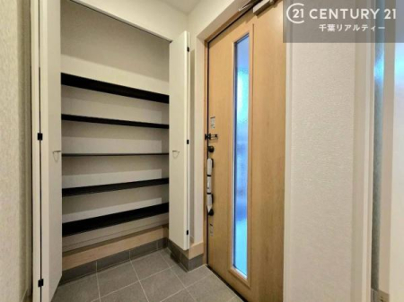 ���� �V���[�Y�{�b�N�X�t���B���ւ��Еt�����|�������₷���ł��I
�X�b�L���������ւŌ˂��J�����u�ԁA�������̂���S�n������Ԃ��o�}���Ă���܂��B