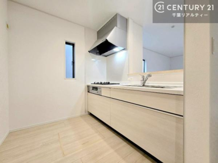 �L�b�`�� ��Ƃ肠�钲���X�y�[�X�ō�Ƃ����₷�����K�ȃL�b�`���ł��I
���q�l�ƈꏏ�ɂ��َq������y���߂�L�X�X�y�[�X�ł��B�y�����������ԂɂȂ肻���ł��ˁI