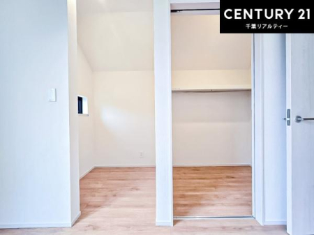 ���[ �E�H�[�N�C���N���[�[�b�g�t���ł��B��������̂��m���Ȃǂ����[���Ă��������ł��ˁI���ɂ���@�������ȂǋG�ߕ��̑傫�ȉƓd�����[�ł��܂��I�i���d�l�j
