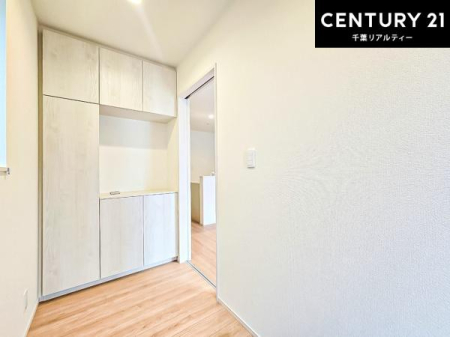 ���� �V���[�Y�{�b�N�X�t���Ȃ̂ŁA���ւ��Еt�����|�������₷���ł��I
�X�b�L���������ւŌ˂��J�����u�ԁA�������̂���S�n������Ԃ��o�}���Ă���܂��B