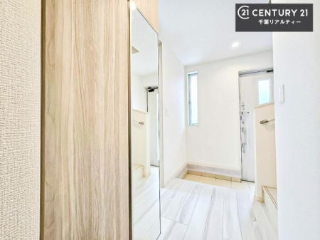 ���� �~���[�t���V���[�Y�{�b�N�X�t���Ȃ̂ŁA���ւ��Еt�����|�������₷���ł��I
�X�b�L���������ւŌ˂��J�����u�ԁA�������̂���S�n������Ԃ��o�}���Ă���܂��B