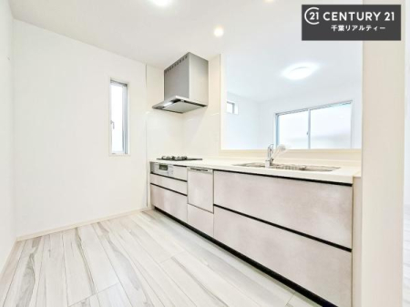 �L�b�`�� ��Ƃ肠�钲���X�y�[�X�ō�Ƃ����₷�����K�ȃL�b�`���ł��I
���q�l�ƈꏏ�ɂ��َq������y���߂�L�X�X�y�[�X�ł��B�y�����������ԂɂȂ肻���ł��ˁI