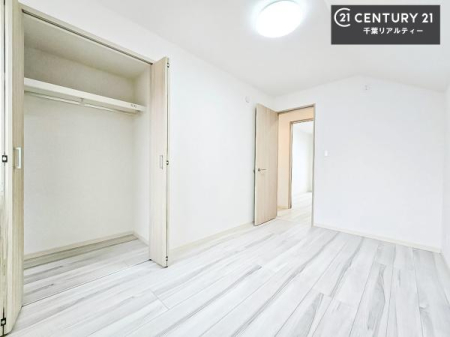 �q������ ���[�X�y�[�X�����Ă��܂��I�������X�b�L�����ڂ��鎖���ł��܂��ˁB
�Ƌ��I�΂Ȃ��V���v���ȃf�U�C���ׁ̈A�Ƌ��I�΂����C�ɓ���̋�ԍ�肪�ł������ł��ˁB