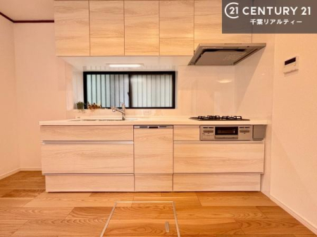 �L�b�`�� ���[�X�y�[�X���[�����Ă���A�L�b�`���܂�����������ƕۂ��Ȃ���A�L�X�Ƃ��������X�y�[�X���m�ہB���K�ȍ�Ɗ��ŁA�����̂����������X���[�Y�ɂ͂��ǂ�܂��B