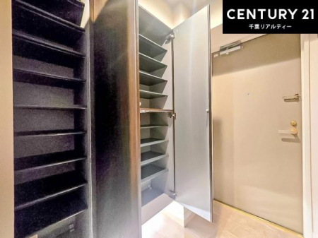 ���� �V���[�Y�{�b�N�X�t���Ȃ̂ŁA���ւ��Еt�����|�������₷���ł��I
�X�b�L���������ւŌ˂��J�����u�ԁA�������̂���S�n������Ԃ��o�}���Ă���܂��B
