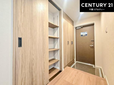 ���� �V���[�Y�{�b�N�X�t���Ȃ̂ŁA���ւ��Еt�����|�������₷���ł��I
�X�b�L���������ւŌ˂��J�����u�ԁA�������̂���S�n������Ԃ��o�}���Ă���܂��B
