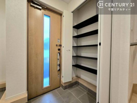 ���� �V���[�Y�{�b�N�X�t���B���ւ��Еt�����|�������₷���ł��I
�X�b�L���������ւŌ˂��J�����u�ԁA�������̂���S�n������Ԃ��o�}���Ă���܂��B