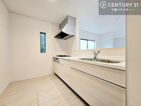 �L�b�`�� ��Ƃ肠�钲���X�y�[�X�ō�Ƃ����₷�����K�ȃL�b�`���ł��I
���q�l�ƈꏏ�ɂ��َq������y���߂�L�X�X�y�[�X�ł��B�y�����������ԂɂȂ肻���ł��ˁI
