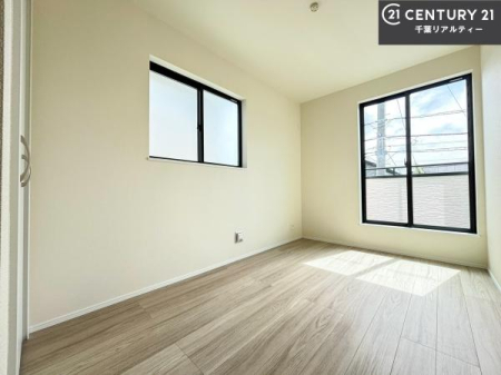 �m�� �o���R�j�[�ɖʂ��Ă���m���ł��B���邭�����肪����A���C����������ł��܂��I���N���āA�O�ɏo�Ĕw�L�т����[�ċz�����ǂ������}������邱�Ƃ��ł��܂��B
