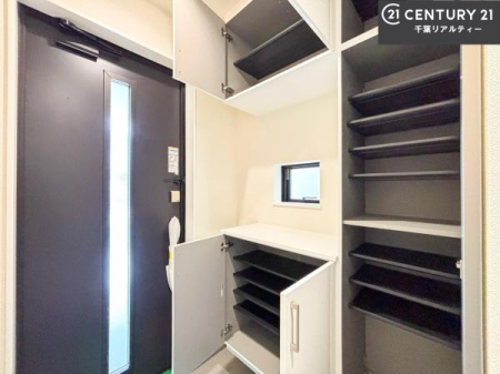 ���� �V���[�Y�{�b�N�X�t���Ȃ̂ŁA���ւ��Еt�����|�������₷���ł��I
�X�b�L���������ւŌ˂��J�����u�ԁA�������̂���S�n������Ԃ��o�}���Ă���܂��B