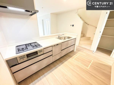 �L�b�`�� ��Ƃ肠�钲���X�y�[�X�ō�Ƃ����₷�����K�ȃL�b�`���ł��I
���q�l�ƈꏏ�ɂ��َq������y���߂�L�X�X�y�[�X�ł��B�y�����������ԂɂȂ肻���ł��ˁI