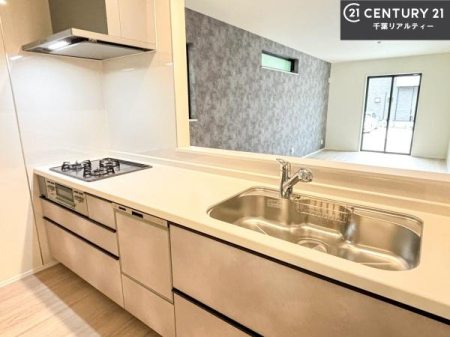 �L�b�`�� ��l�C�̑Ζʎ��V�X�e���L�b�`�����̗p���Ă��܂��I���Ƒ��̃R�~���j�P�[�V���������R�Ƒ�����݌v�ł��B
���q�l�ɂ��ڂ��͂��̂Ŋ������ł��ˁI�L�X�g���ĉ��K�ō�Ƃ��i�݂܂��B