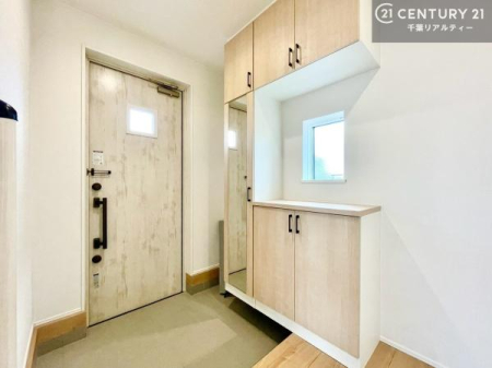 ���� �~���[�t���V���[�Y�{�b�N�X�t���Ȃ̂ŁA���ւ��Еt�����|�������₷���ł��I
�X�b�L���������ւŌ˂��J�����u�ԁA�������̂���S�n������Ԃ��o�}���Ă���܂��B