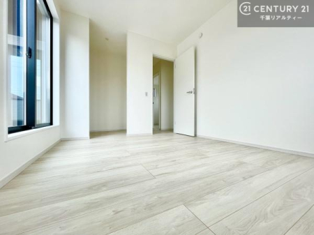 �Q�� �D���������������ޗm���́A���̖ڊo�߂��C�������ǂ������ł��ˁB���������Ԃ��������Ɖ߂������Ƃ��ł��܂��B�D�����F�����̃t���[�����O���ǂ�ȉƋ�ɂ��}�b�`���܂��I