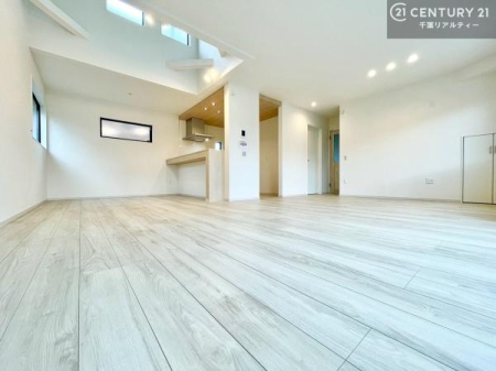 ���r���O �����͂��ł��\�ƂȂ��Ă���܂��̂ŁA���s���ɍ��킹�ď_��ɂ��ē��������܂��B���ۂ̎�����ݔ��A�����������ӊ��Ȃǂ����킹�Ă��m�F���������܂��̂ŁA���C�y�ɂ��₢���킹���������B