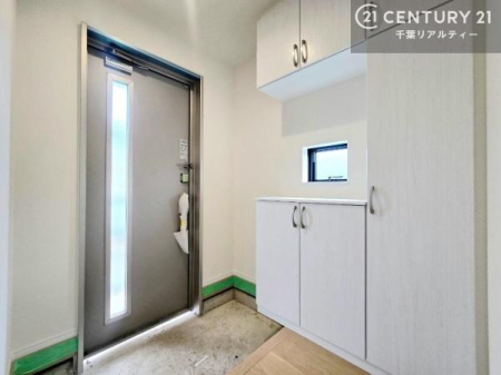 ���� �V���[�Y�{�b�N�X�t���B���ւ��Еt�����|�������₷���ł��I
�X�b�L���������ւŌ˂��J�����u�ԁA�������̂���S�n������Ԃ��o�}���Ă���܂��B
