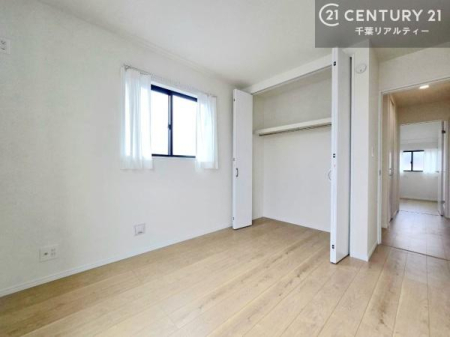 �m�� �S�����Ɏ��[�X�y�[�X����������m�ۂ����A�g������̗ǂ��Z�܂��B�e���������ƂɈߗނ���p�i����������Ɛ����ł��邽�߁A��������}������������Ԃ�ۂĂ܂��B