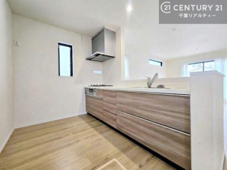 �L�b�`�� ��Ƃ肠�钲���X�y�[�X�ō�Ƃ����₷�����K�ȃL�b�`���ł��I
���q�l�ƈꏏ�ɂ��َq������y���߂�L�X�X�y�[�X�ł��B�y�����������ԂɂȂ肻���ł��ˁI