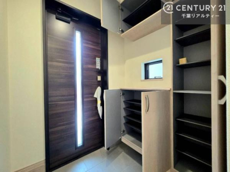���� �V���[�Y�{�b�N�X�t���B���ւ��Еt�����|�������₷���ł��I
�X�b�L���������ւŌ˂��J�����u�ԁA�������̂���S�n������Ԃ��o�}���Ă���܂��B