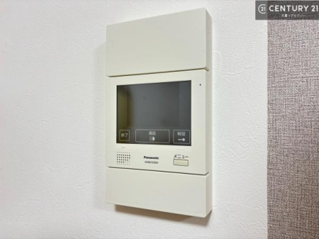 ���̑����� TV���j�^�[�t���C���^�[�z��������A�K��҂��f���Ŋm�F���Ă���Ή��ł��邽�߁A�h�Ɩʂ����S�ł��B���q�l�̂�����Ԏ��ɂ��S�����A���Ƒ��̈��S�E���S�ȕ�炵���T�|�[�g���܂��B