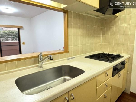 �L�b�`�� ��l�C�̑Ζʎ��V�X�e���L�b�`�����̗p���Ă��܂��I���Ƒ��̃R�~���j�P�[�V���������R�Ƒ�����݌v�ł��B
���q�l�ɂ��ڂ��͂��̂Ŋ������ł��ˁI�L�X�g���ĉ��K�ō�Ƃ��i�݂܂��B