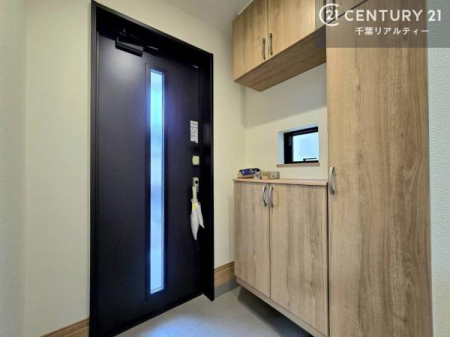 ���� �V���[�Y�{�b�N�X�t���B���ւ��Еt�����|�������₷���ł��I
�X�b�L���������ւŌ˂��J�����u�ԁA�������̂���S�n������Ԃ��o�}���Ă���܂��B