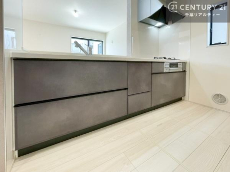 �L�b�`�� ��Ƃ肠�钲���X�y�[�X�ō�Ƃ����₷�����K�ȃL�b�`���ł��I
���q�l�ƈꏏ�ɂ��َq������y���߂�L�X�X�y�[�X�ł��B�y�����������ԂɂȂ肻���ł��ˁI