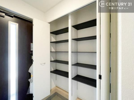 ���� ���֎��[���[�����Ă���̂ŁA���֎��肪�X�b�L���Еt�����q���ɌC�̒u����ɍ���܂���I