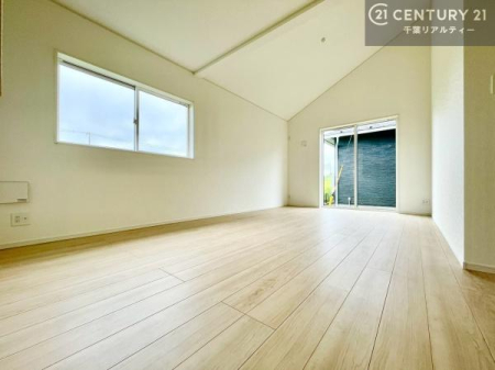 ���r���O �S�n�ǂ����r���O�͉Ƒ������R�ƏW�܂�܂��B�Ƒ��c�R�̎��Ԃ����������ł��B���Ƒ��ƁA����w�[���������Ԃ��߂��������ł��ˁB