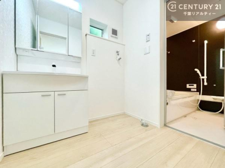 ���ʑ�E���ʏ� �g�Ȃ�𐮂�����ʏ��́A���������厖�ł��I������̐������̂��镵�͋C�����o�I�C�����悭���g�����������܂��B�L�X�����X�y�[�X���������ł��ˁI
