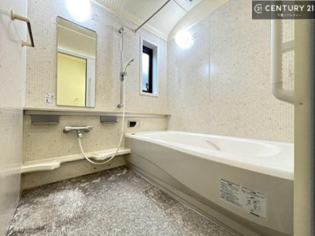 ���� �������������l�̕��͋C�̃o�X���[���́A�����o�Ă��ăo�X�^�C�����[���I
���d���撣���Ă��邲�J���ɂ��D�݂̍���̓����܂����āA�y����ł݂Ă͂������ł��傤���H