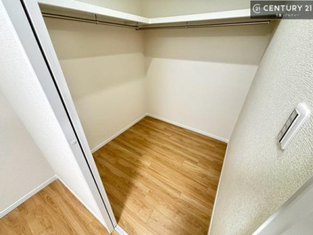 ���[ �E�H�[�N�C���N���[�[�b�g�t���ł��B��������̂��m���Ȃǂ����[���Ă��������ł��ˁI���ɂ���@�������ȂǋG�ߕ��̑傫�ȉƓd�����[�ł��܂��I