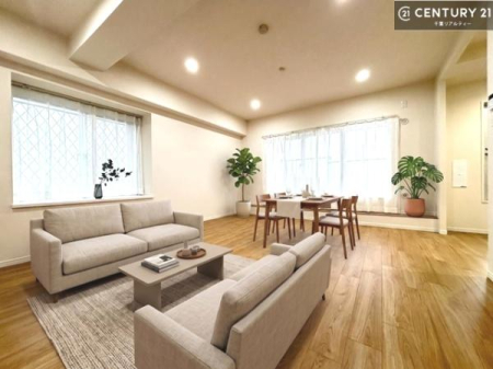 ���r���O �Ƌ��CG�p�[�X�ł��B��؂ȉƑ����W�܂邩�炱��LDK�ɂ͂�����肽���B
�q�����������C�ɏ΂��Ȃ��瑖�����Ă���p�����������u�L���Ƃɂ��ėǂ������v�Ǝv���u�Ԃł��B